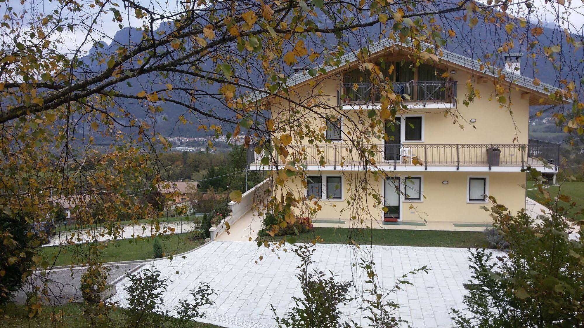 Affittacamere Rubino Guest House Понте-нелле-Альпи Экстерьер фото